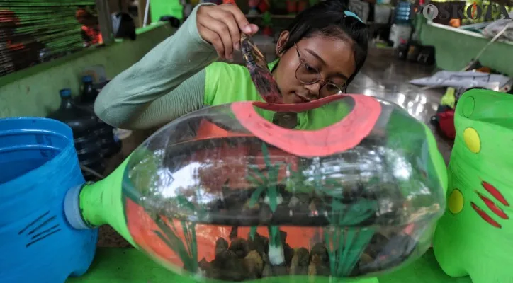 Pemanfaatan Limbah Plastik Dan Karet Disulap Menjadi Barang Berguna