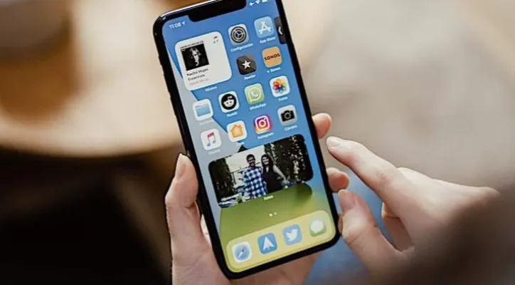 Layar IPhone Tidak Bisa Disentuh Ini 6 Penyebab Dan Solusinya Poskota