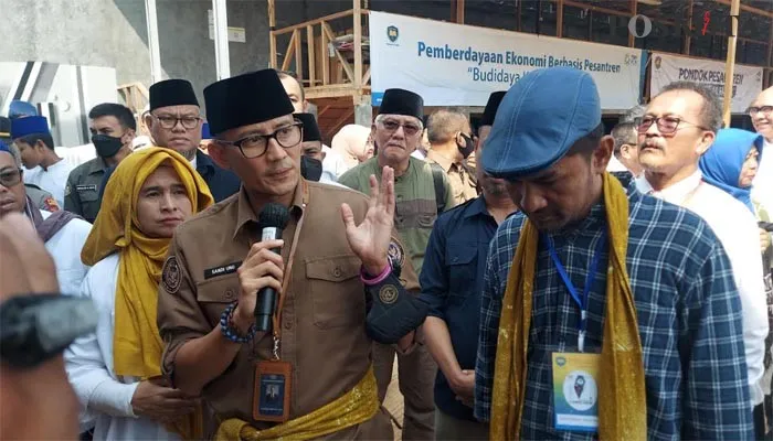 Menparekraf Sandiaga Uno Buka Pameran Fotografi Santripreneur Di