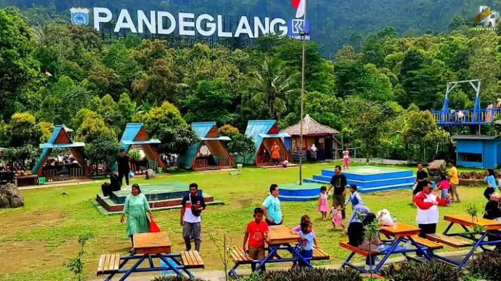 Objek wisata Saung Biru di Kabupaten Pandeglang.