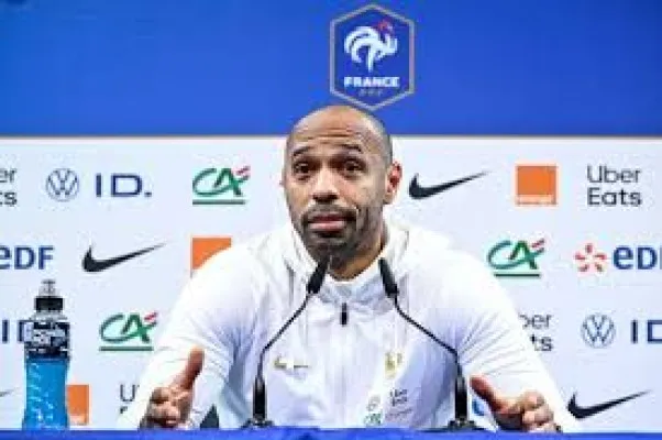 Aksi tarian Thierry Henry usai timnya menang atas Spanyol menjadi viral di media sosial. (Pinterest)