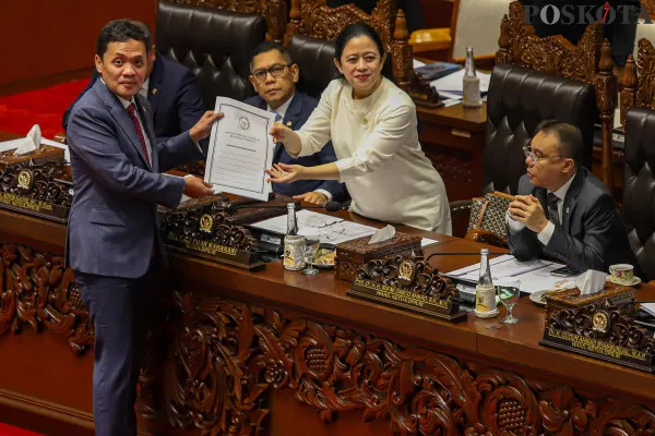 Rapat Paripurna ke-9 tersebut mengagendakan laporan Komisi III DPR atas hasil uji kelayakan (Fit and Proper test) terhadap calon pimpinan KPK dan Dewan Pengawas (Dewas) KPK masa jabatan 2024-2029 serta pengambilan keputusan dan pidato Ketua DPR pada penutupan masa persidangan I tahun sidang 2024-2025. (Poskota/ Ahmad Tri Hawaari)