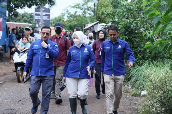 Kepala BMKG, Dwikorta Karnawati menjelaskan mengenai penyebab bencana alam banjir bandang, tanah longsor, dan keretakan tanah di Kabupaten Sukabumi. (BMKG)