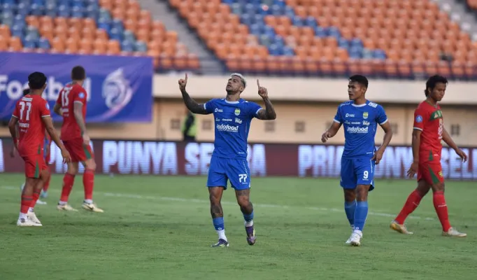 Ciro Alves jadi salah satu pemain Persib Bandung yang menyumbang gol lawan Persebaya Suraba dengan hasil akhir 2-0 tanpa  balas. (Persib Official)