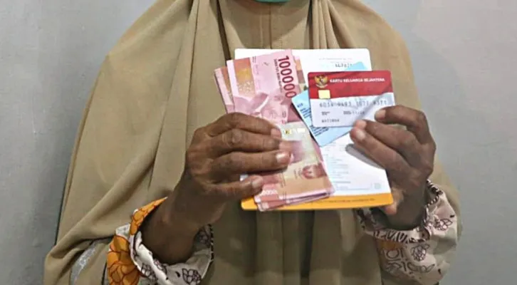 Data NIK KTP dan KK Anda terima saldo dana bansso Rp400.000, berikut ulasannya. (kemensos.go.id)