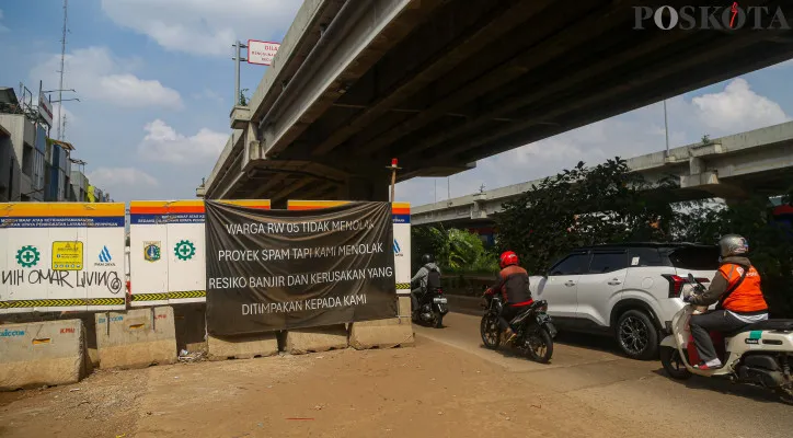 Aktivitas pengunjung pada salah satu Pusat perbelanjaan di kawasan Jakarta, Minggu, 24 November 2024. Pemerintah Pusat akan menaikkan pajak pertambahan nilai (PPN) dari 11 persen menjadi 12 persen mulai 1 Januari 2025 yang kebijakan ini diatur dalam Undang-Undang (UU) Nomor 7 Tahun 2021 tentang Harmonisasi Peraturan Perpajakan dan bertujuan untuk menjaga kesehatan Anggaran Pendapatan dan Belanja Negara (APBN) serta pemerintah memastikan daya beli masyarakat tidak akan terganggu berkat sejumlah regulasi yang telah dirancang untuk melindungi kelompok berpenghasilan rendah. (Poskota/Ahmad Tri Hawaari)