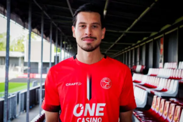 Thom Haye berseragam Almere City di Liga Belanda. (Dok. Almere City)