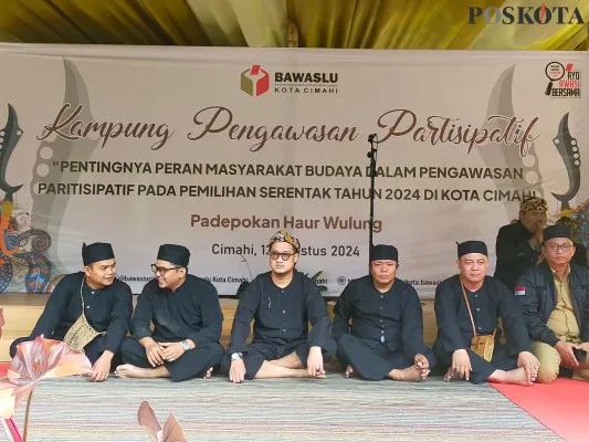 Kegiatan sosialisasi pengawasan partisipatif Bawaslu Cimahi di Padepokan Haur Wulung, Kota Cimahi. (Poskota/Gatot Poedji Utomo)