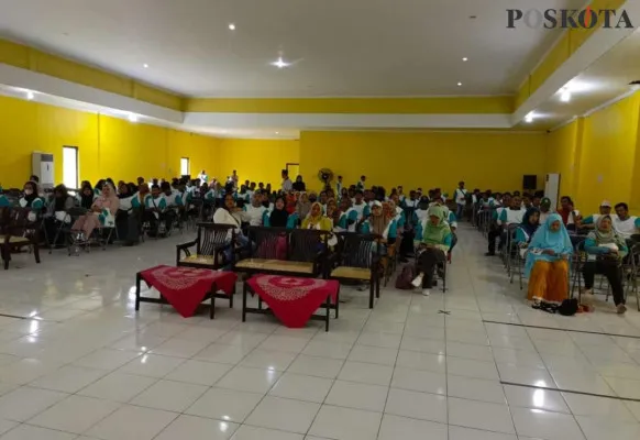 Kegiatan bimtek tim pemenangan Mad Romli-Irvansyah. (Poskota/Veronica)