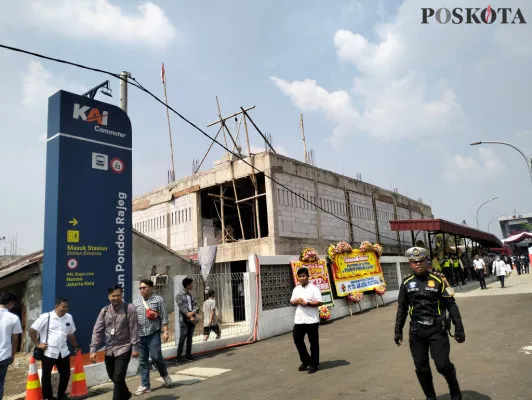 Stasiun Pondok Rajeg berada di perbatasan Kota Depok dan Kabupaten Bogor. (M Irwan/Poskota)