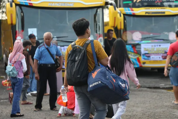 Kemenhub juga mengantisipasi meningkatnya perjalanan masyarakat saat Nataru yang bersamaan dengan liburan sekolah. (HubdatDephub)