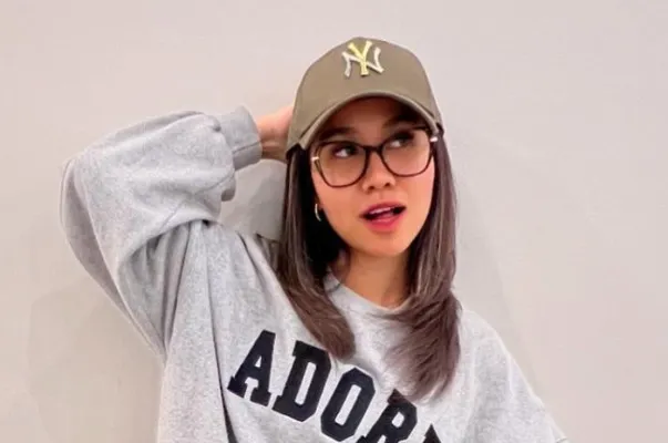 Mayang Lucyana Fitri cover lagu APT milik Rose dan Bruno Mars.(Instagram/@mayaang.lucyaana)