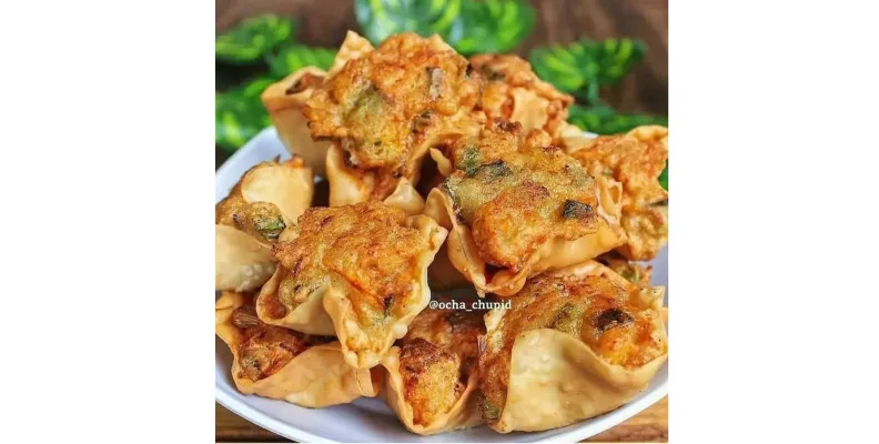 Bakwan Pangsit Renyah, resep untuk weekend cocok dinikmati keluarga. (Facebook Resep Masakan Rumahan)