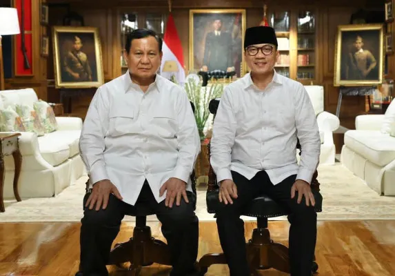 Menteri Desa dan Daerah Tertinggal Yandri Susanto bersama Presiden RI Prabowo Subianto. (Instagram Yandri Susanto)