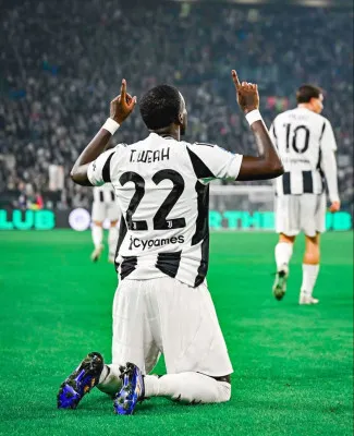 Timothy Weah selebrasi setelah berhasil mengoyak gawang lawan sehingga membuat Juventus unggul 2-0 dari Torino. (Instagram Juventus)