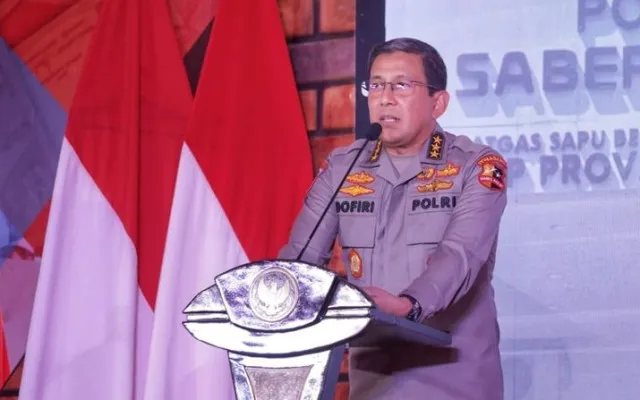 Kapolri Jenderal Pol Listyo Sigit Prabowo mengangkat Komjen Pol Ahmad Dofiri menjadi Wakapolri.