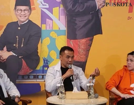 Juru bicara tim sukses Pramono Anung-Rano Karno, Chico Hakim. (Poskota/Pandi)