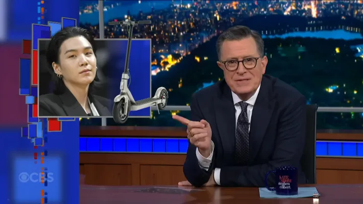 Pembawa acara sekaligus komedian Stephen Colbert merasa heran dengan kasus yang menimpa Suga BTS. (YouTube/The Late Show with Stephen Colbert)