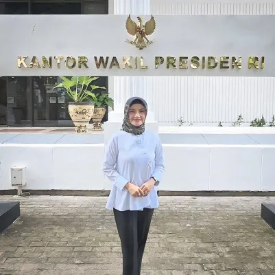 Wakil Presiden Gibran Rakabuming Raka bersama Staf Khusus Wakil Presiden Periode Tahun 2024–2029 Tina Talisa. (Instagram/@tina__talisa)