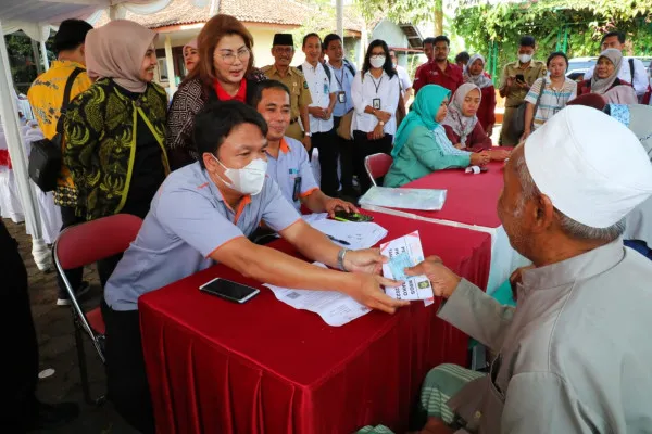 Bansos yang lanjut atau tidak dicairkan di era presiden terpilih, Prabowo Subianto. (kemensos)