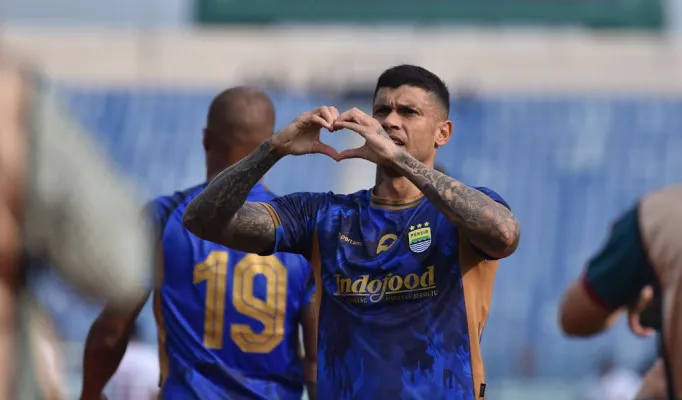 Ciro Alves siap kerja keras melawan Persebaya. (persib.co.id)