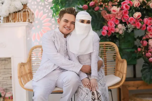 Dodhy Kangen Band memutuskan untuk kembali bersama istrinya setelah rujuk, dan menikah kembali. (Instagram/@dodhyofficial)