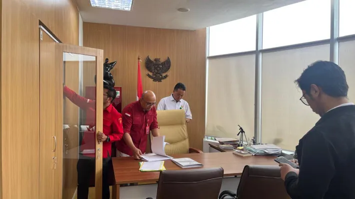 Kejati DKI geledah kantor Disbud DKI di Jalan Gatot Subroto, Jakarta Selatan, berkaitan dugaan korupsi, Rabu 18 Desember 2024. (Dok Kejati DKI)