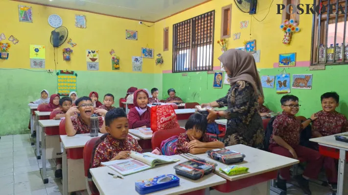 Pengamat pendidikan menilai, Kurikulum Merdeka belum bisa diterapkan secara nasional. (Poskota/Ihsan Fahmi)