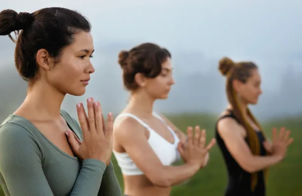 Beberapa gerakan yoga ini diketahui dapat membuat kadar gula darah dalam tubuh tetap seimbang. (Freepi/serhii_bobyk)