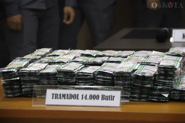 Ilustrasi barang bukti peredaran Tramadol ilegal. (Poskota.co.id)