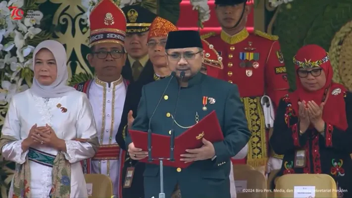 Menteri Agama (Menag) RI, Yaqut Cholil Qoumas membacakan doa dalam upacara HUT ke-79 RI di IKN. (Tangkapan Layar YouTube/Sekretariat Presiden)