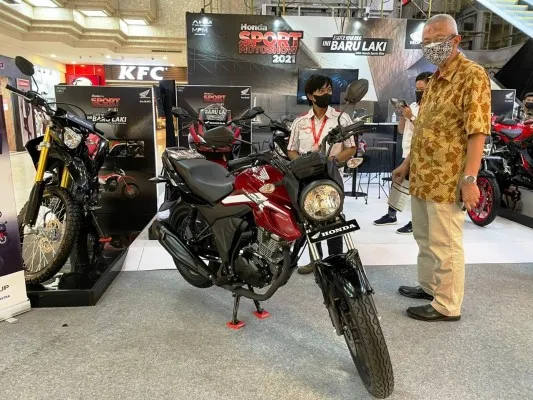 Mengambil tema “Excite Your Ride Ini Baru Laki” with Honda Sport Bike, acara ini diadakan di Plaza Surabaya. (foto/mpm)