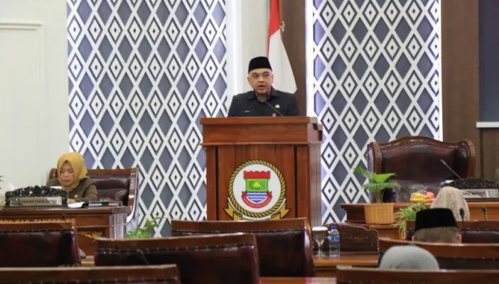 Bupati Tangerang, Ahmed Zaki Iskandar saat menghadiri Rapat Paripurna. (Ist)