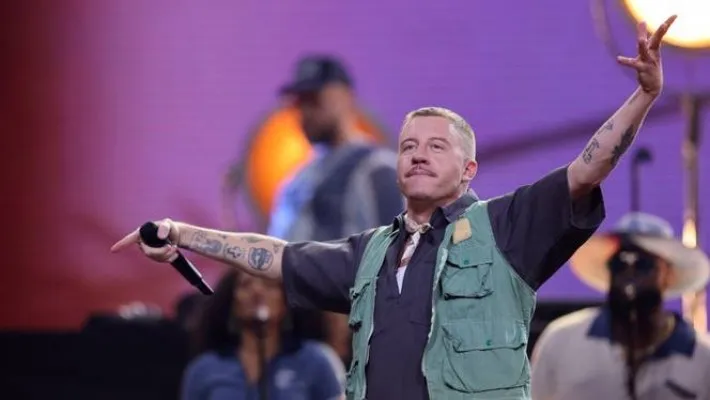 Setelah berorasi, Macklemore membawakan Hind's Hall, sebuah lagu yang dia tulis untuk mendukung Palestina. (Foto: TRTWorld/Arsip Reuters)