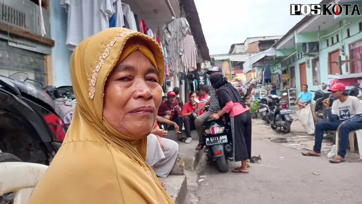 Nurlaila (63) Menantu Korban Pembakaran, Mulyono (40) Di Cengkareng Minta Pelaku Dihukum Berat. (cr01)