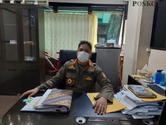 Kepala Satpol PP Jakarta Pusat Bernard Tambunan (cr05)