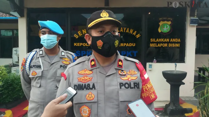 Kapolsek Jatiuwung Kompol Dimas Aditya di Mapolsek Jatiuwung. (foto: iqbal)