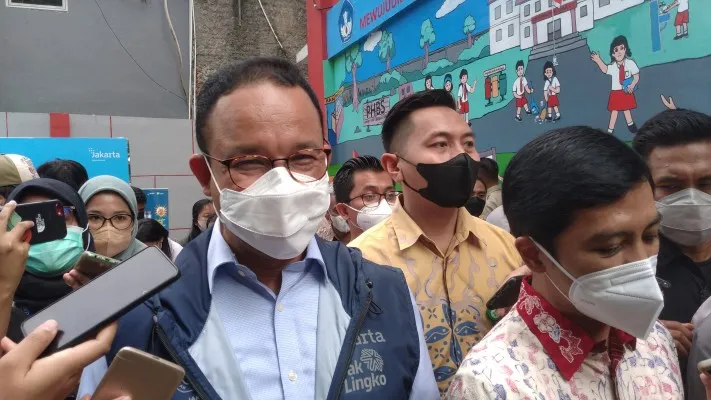 Gubenur DKI Jakarta, Anies Rasyid Baswedan dan para kepala daerah lainnya untuk sementara tidak boleh ke luar negeri oleh Kemendagri demi mencegah penyebaran Covid-19 varian Omicron. (Foto: PosKota/CR10)