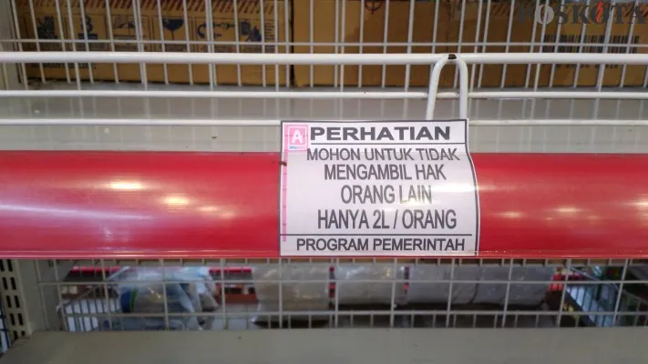 Minyak goreng tidak tersedia di salah satu mini market yang ada di bilangan Cempaka Putih, Jakarta Pusat. (CR10)