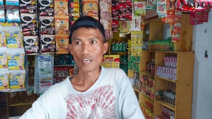 Akbar Sucipto, pemilik warung sembako yang jadi korban perampokan di Depok. (Angga)