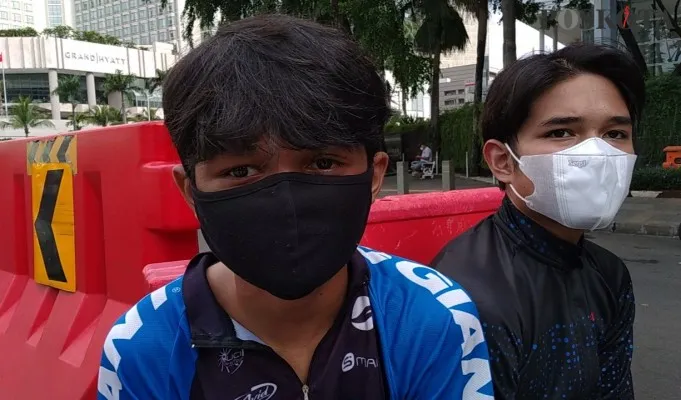 Selvian dan Salim (15), pesepeda asal Depok, mengaku khawatir banyak aksi kejahatan di Ibu Kota. (foto: poskota/ adam)