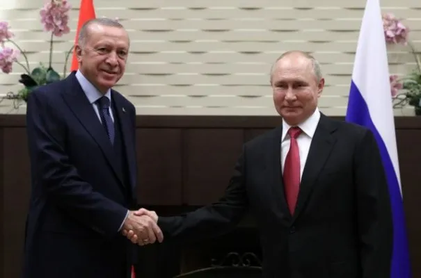 Presiden Turki Recep Tayyip Erdogan dan Presiden Rusia Vladimir Putin (Foto: Twitter/Nexta_TV)