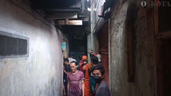 Foto : Suasana kebakaran Gang  Duri Indah, Jembatan Lima, Tambora, Jakarta Barat. (Poskota/Pandi)