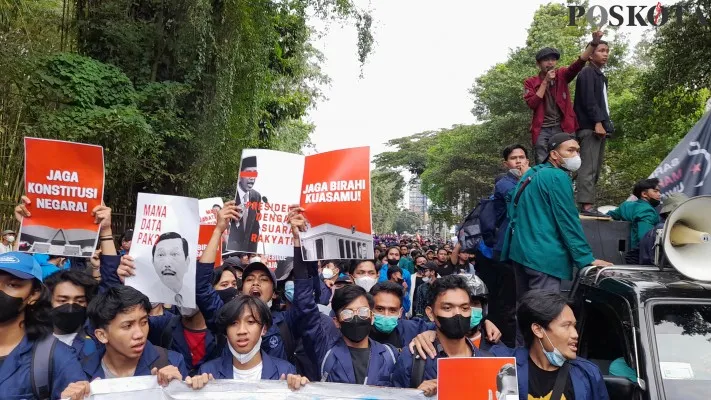 Ribuan Mahasiswa Geruduk Istana Bogor. (panca)