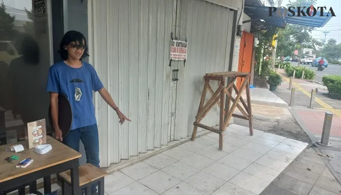 Daffa (22) teman karyawan kedai kopi yang motornya raib dibawa kabur komplotan pencuri di kawasan Kembangan, Jakarta Barat. (foto:pandi)