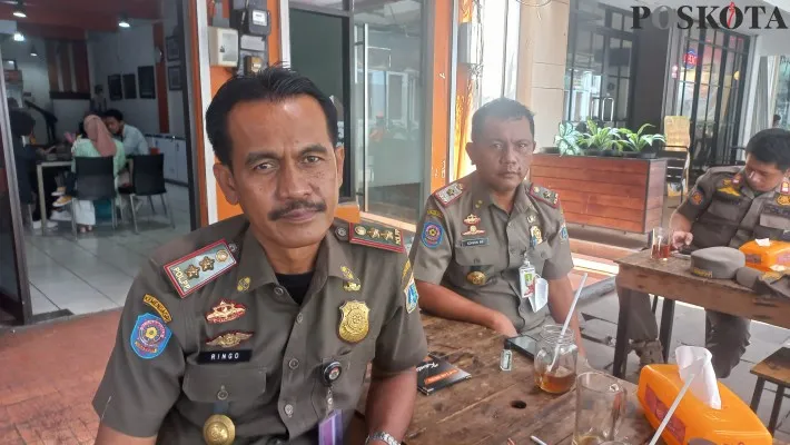 Foto : Kasie PPNS dan Penindakan Satpol PP Jakarta Barat, Sumardi Siringoringo. (Poskota/Pandi)