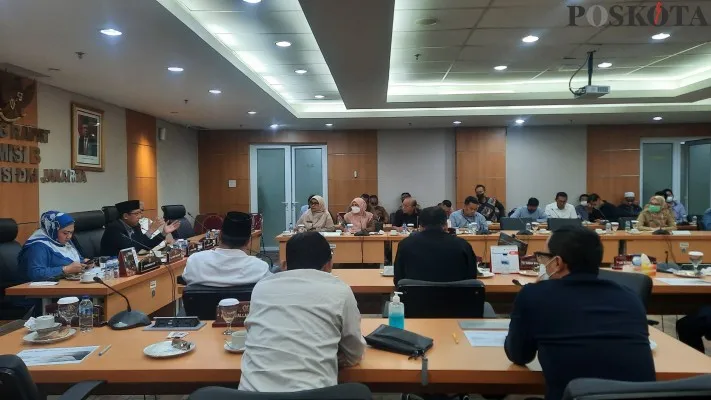 Foto: Suasana rapat Komisi B DPRD DKI Jakarta bersama PT Jakarta Propertindo. (Poskota/Aldi)