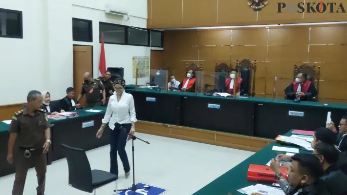 Artis Nikita Mirzani melajani sidang di Pengadilan Negeri (PN) Serang. (foto: bilal)