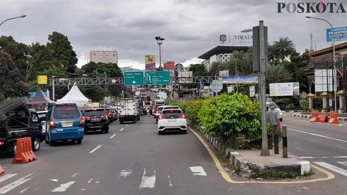 Traffic lalu lintas jalur puncak. (panca)