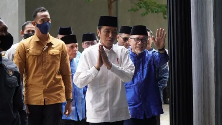 Presiden Jokowi mendapat kritik undang sejumlah ketua Parpol ke Istana. (Ist)